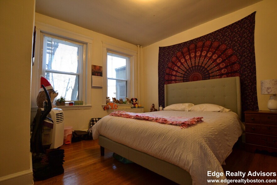 Building Photo - 1999 Commonwealth Ave