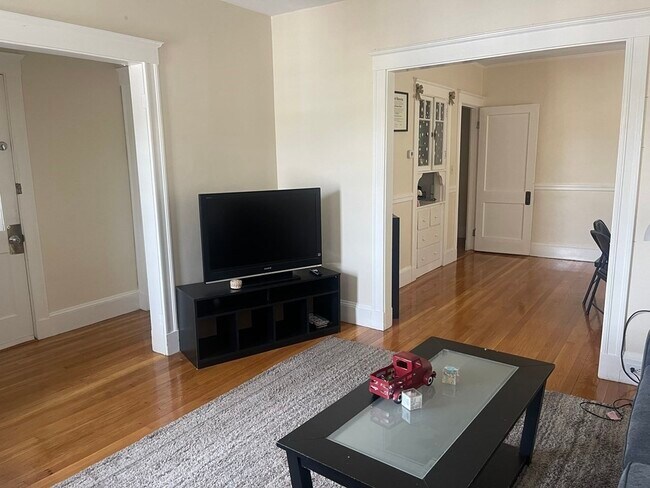 Primary Photo - 17 Becket St