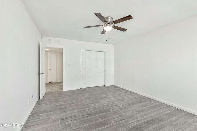 Building Photo - 3922 E Dahlia Dr