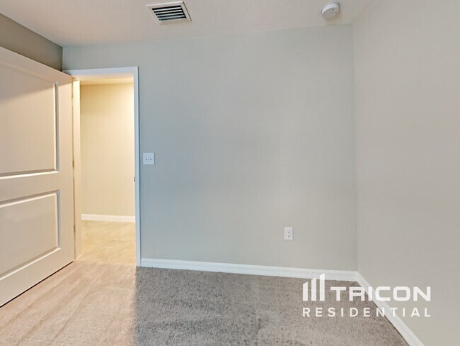 Building Photo - 1748 Broad Winged Hawk Dr