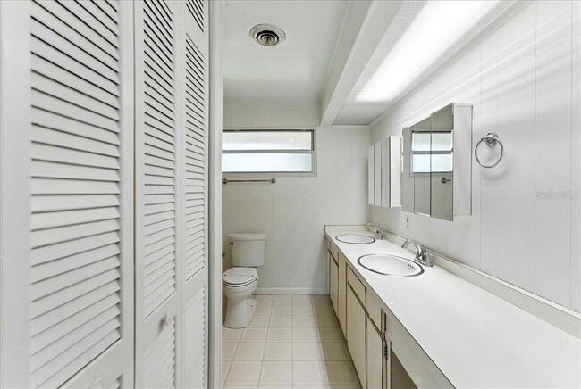 Building Photo - 2400 Deloraine Trail