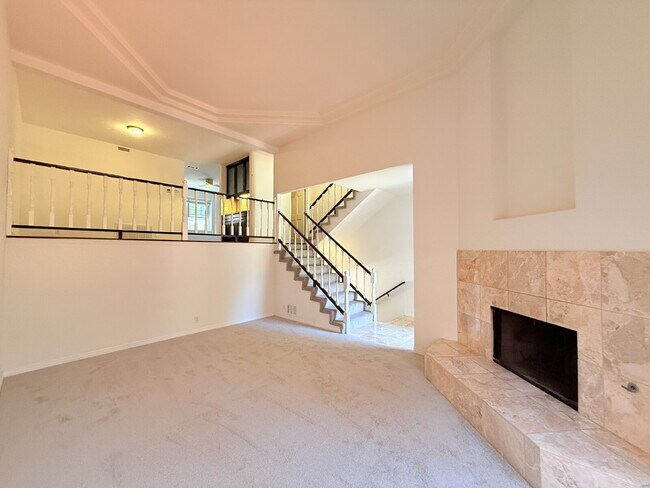 Building Photo - Spacious Carlsbad Townhouse: 2BR/2.5BA inc...