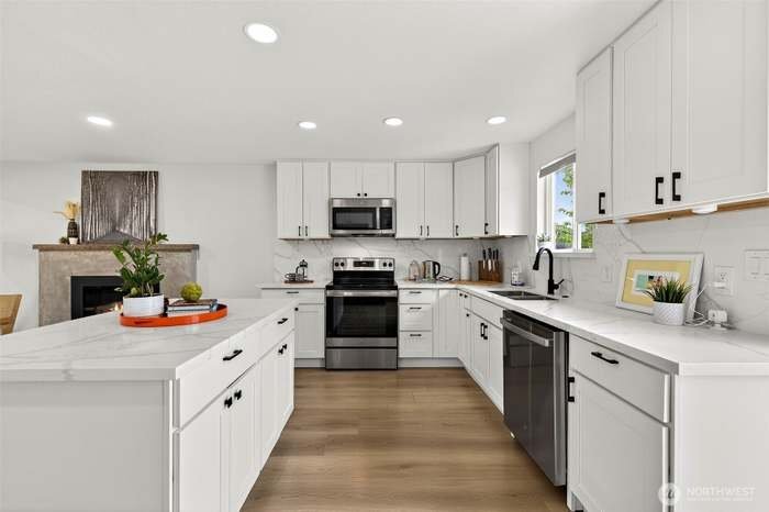 Building Photo - 11303 14th Ave SW