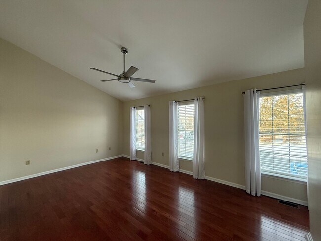 Building Photo - 3 bedroom 2.5 bathroom townhome for rent