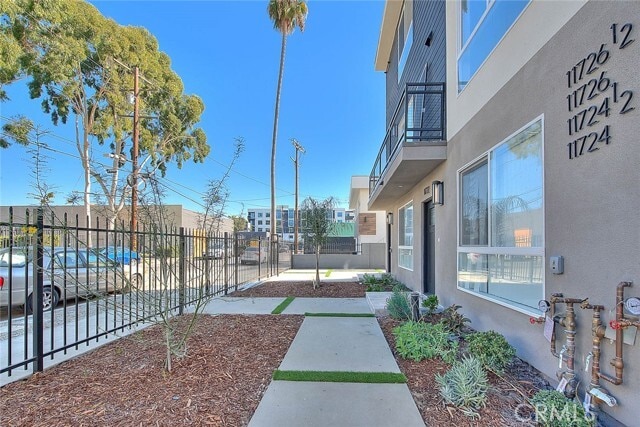 Building Photo - 11732 Hamlin St