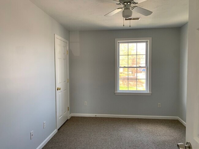 Building Photo - 170 Lawrence St