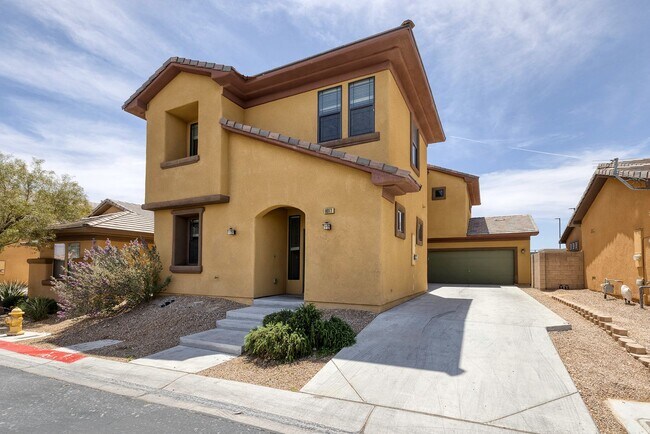 Building Photo - GATED NW HOME - 4 BEDROOMS W/ 1 BED AND BA...