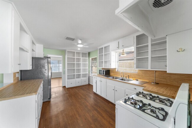 Building Photo - 4614 Merwin St