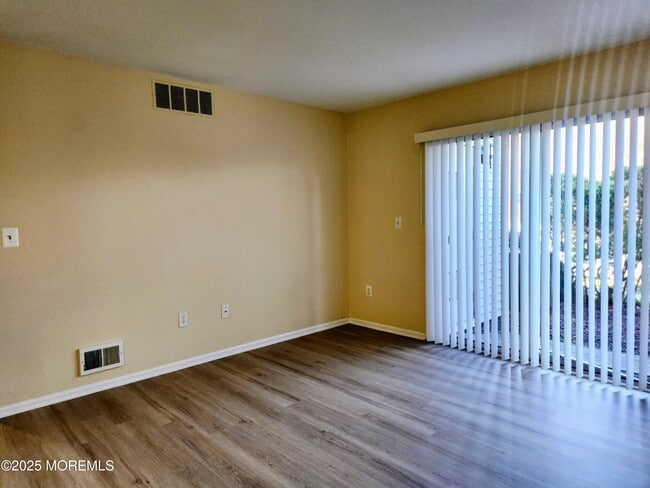 Building Photo - 9 Hackamore Ct