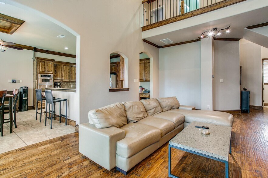 Building Photo - 1805 Castle Ct