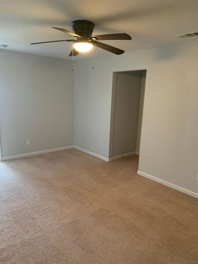 Building Photo - Traemoor Village Townhome