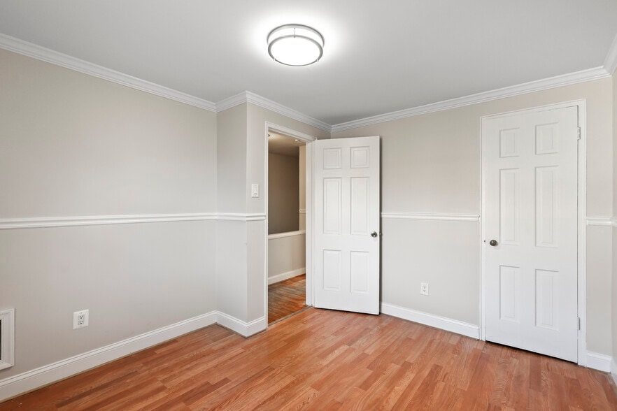 Building Photo - 2809 16th Rd S