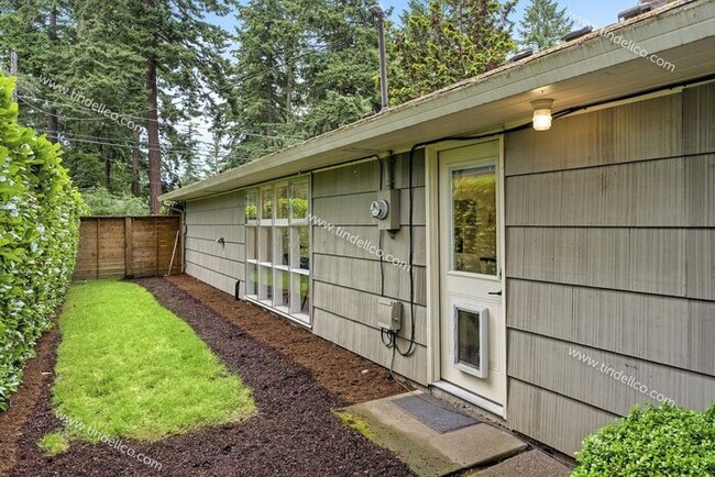 Building Photo - Charming 2-Bedroom Home w/ Modern Upgrades...