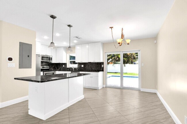 Building Photo - 105 Palamino Cir