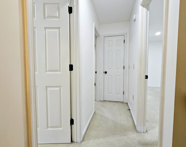 Building Photo - 357 Acorn Cir