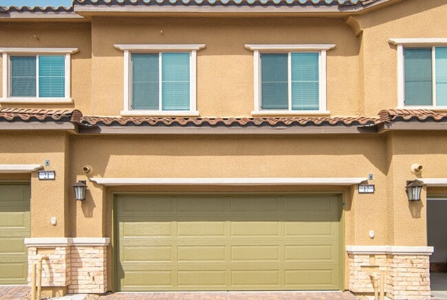 Building Photo - COMING SOON!! GorgeousTownhome in Summerlin