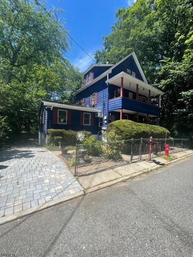 Building Photo - 55 Garden Ave
