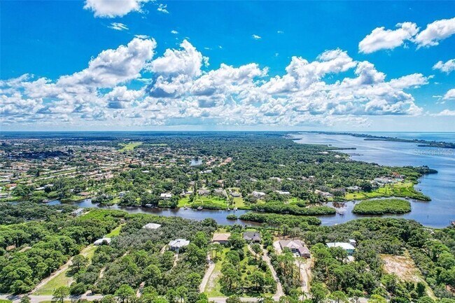 Building Photo - 1648 Bayshore Dr