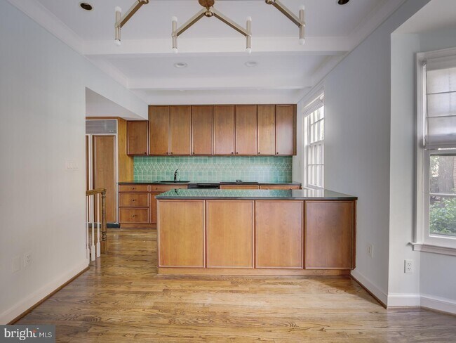 Building Photo - 4354 Westover Pl NW