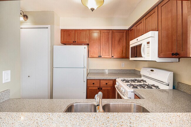 Building Photo - 225 Briarcrest Dr