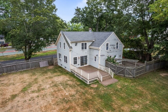 Building Photo - New England Style Farm House for RENT in P...
