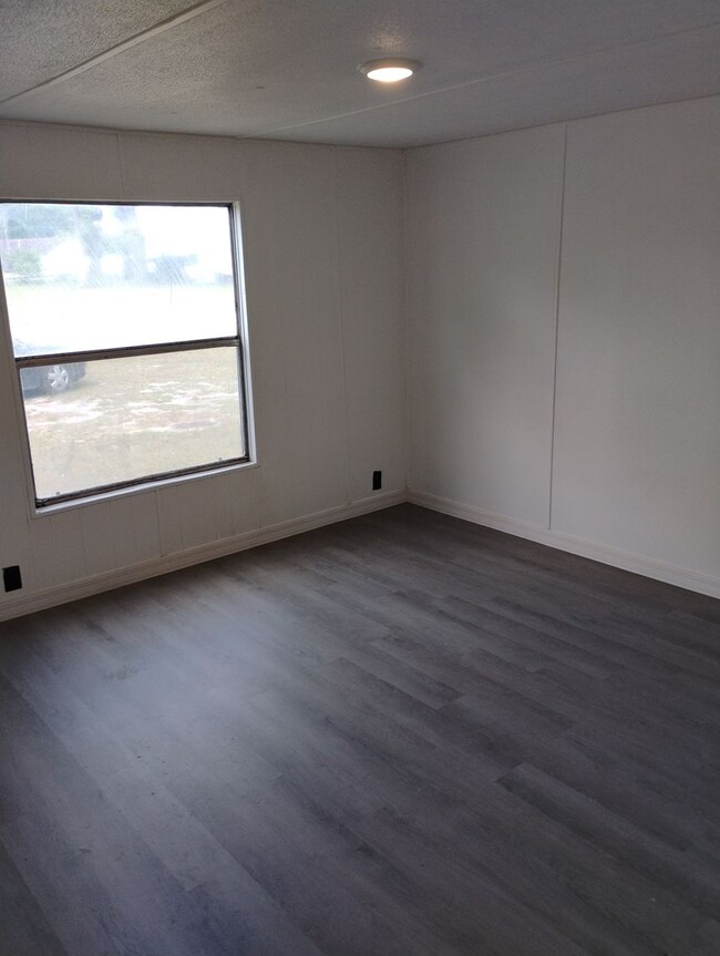 Building Photo - Candler Home