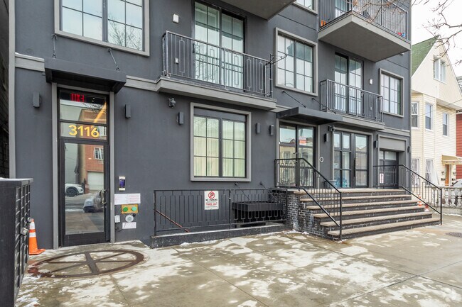 Building Photo - 3116 Clarendon Rd