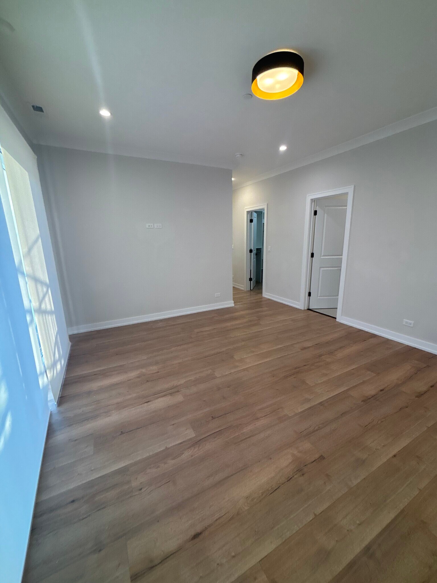 Building Photo - 6853 W Belmont Ave