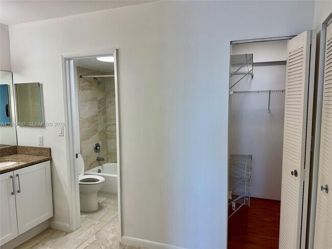 Building Photo - 20515 E Country Club Dr