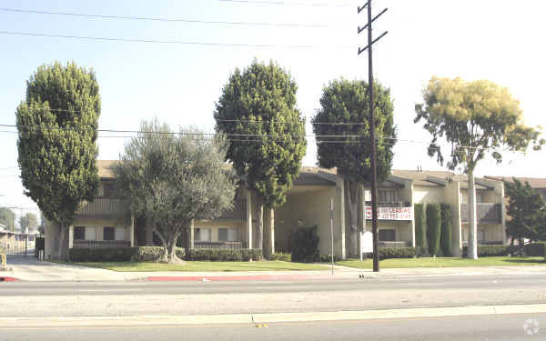 Building Photo - Mulberry Gardens