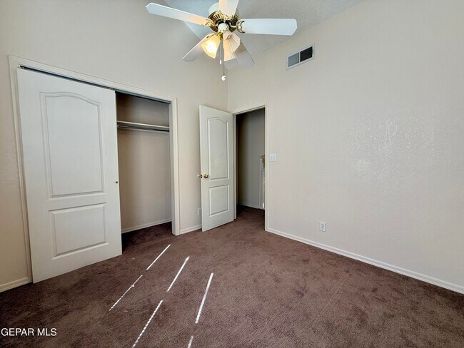 Building Photo - 7404 Luz De Lumbre Ave