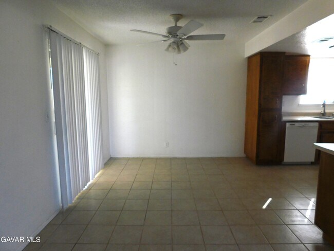 Building Photo - 9236 Bay