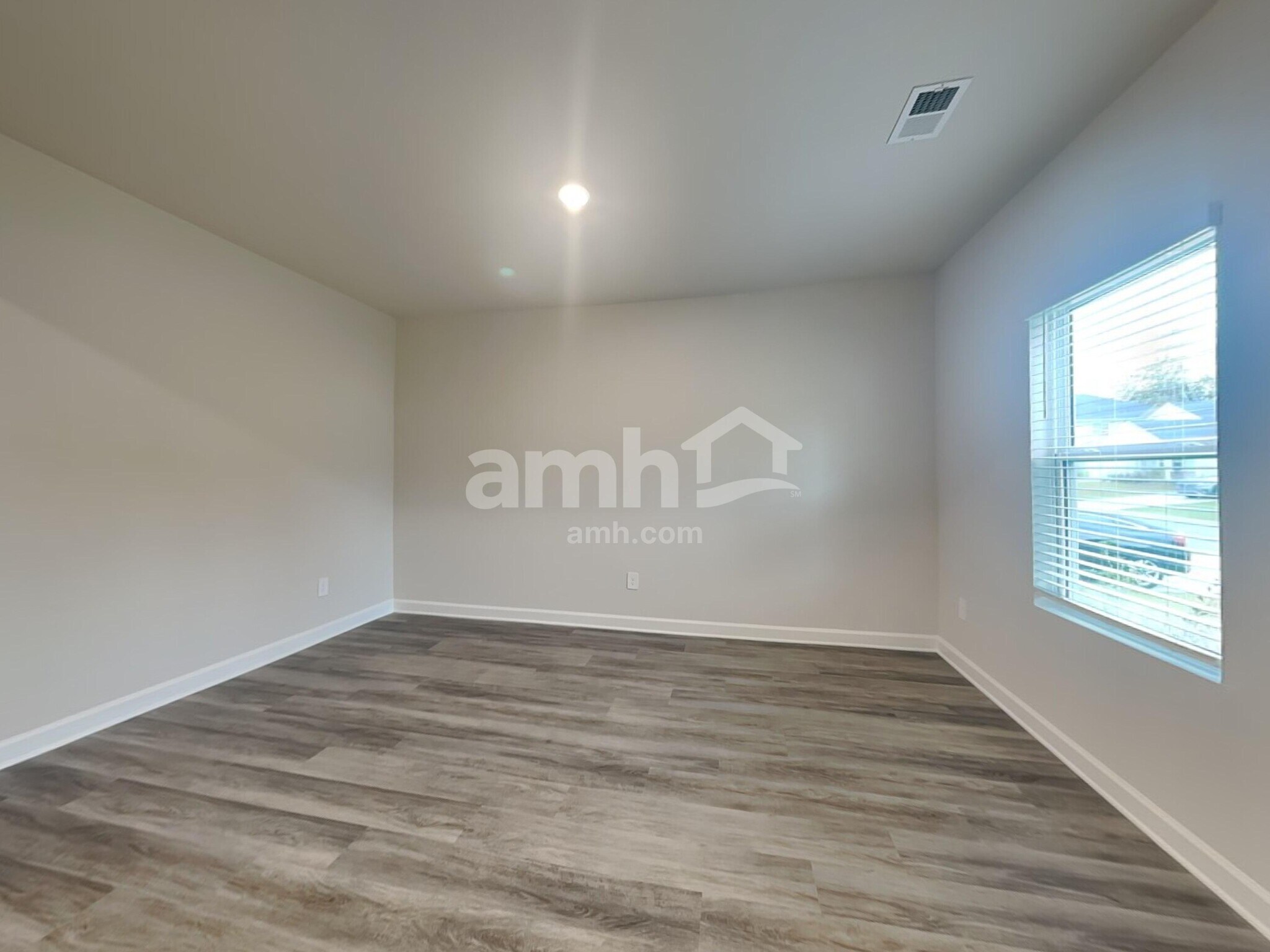 Building Photo - 754 Treeline Rd