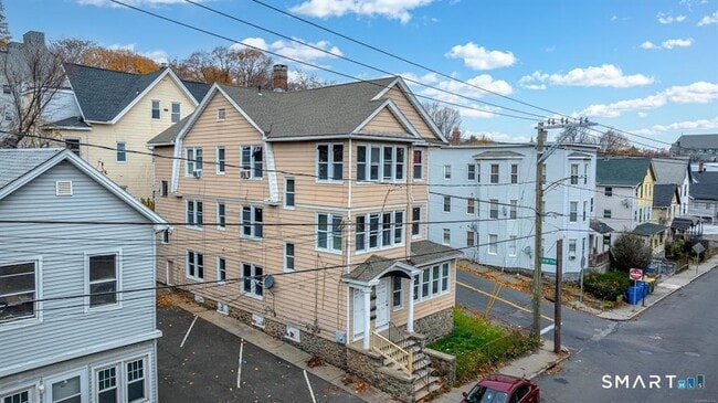 Building Photo - 146 Charles St