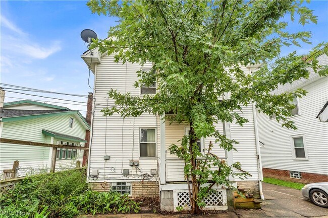 Building Photo - 10123 Greenview Ave