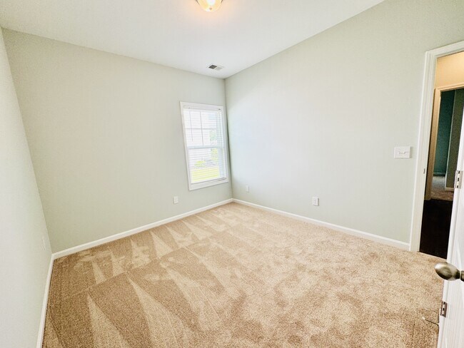 Building Photo - 464 Honeyhill Lp