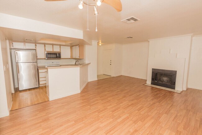 Building Photo - - Available 2 Bedroom Downstairs Condo at ...
