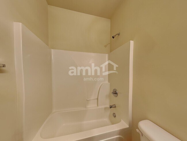 Building Photo - 118 Still Water Cir