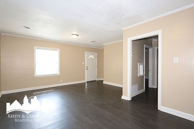 Building Photo - 837 Homer St