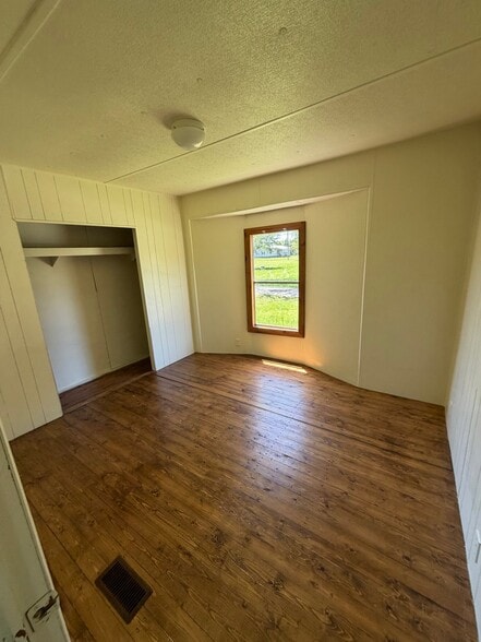 Building Photo - 9929 Farris Loop