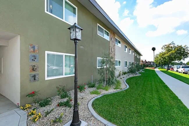 Building Photo - 1381 N San Gabriel Ave