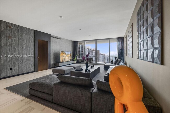 Building Photo - 300 Biscayne Blvd Way