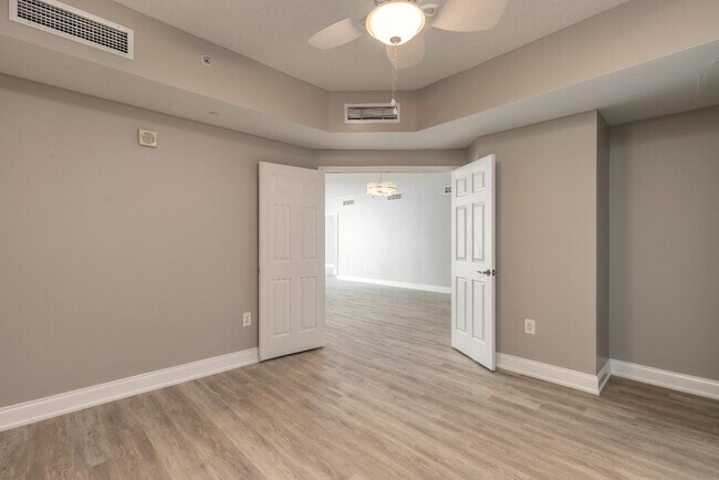 Building Photo - 241 Riverside Dr