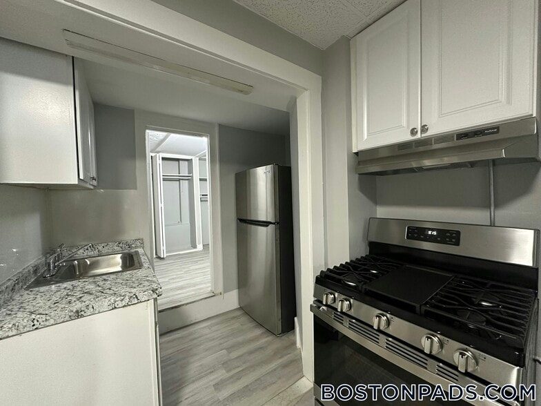 Primary Photo - 273 Maverick St