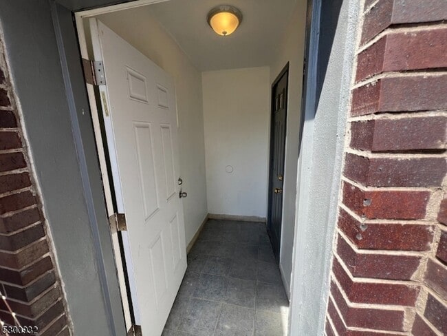 Building Photo - 840 Mt Prospect Ave