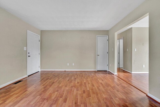 Building Photo - 535 Hillview Dr