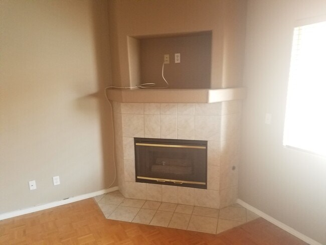 Building Photo - COZY 2 BED 2 BATH CONDO IN HENDERSON!