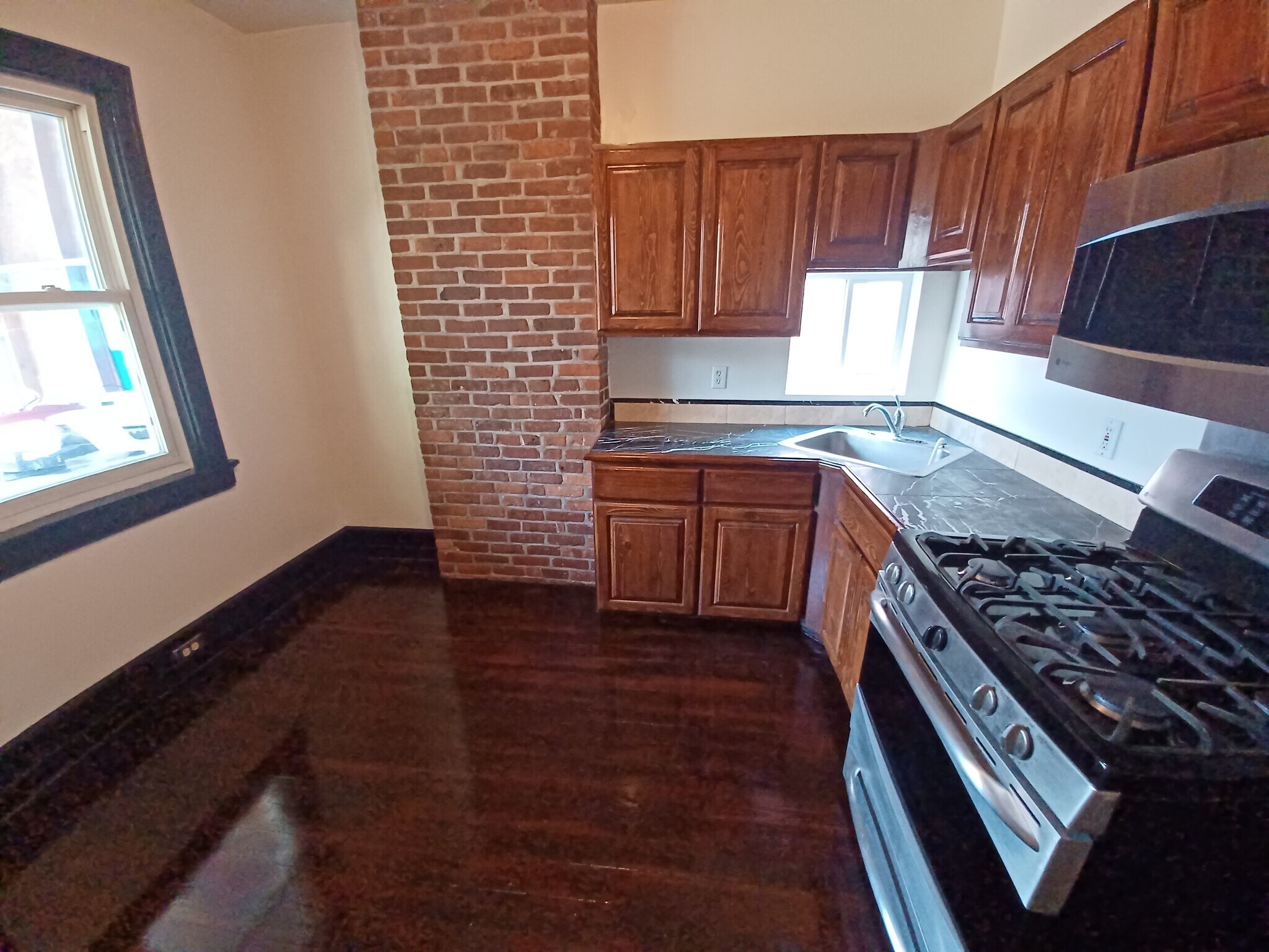 Building Photo - 268 Bond St