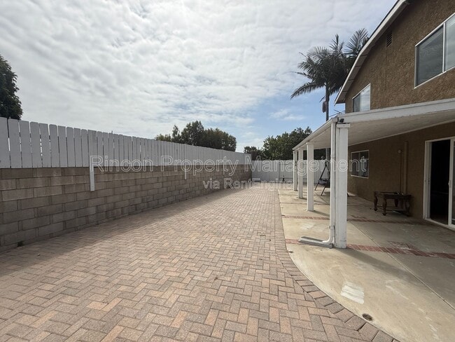 Building Photo - 1540 Pyramid Ave