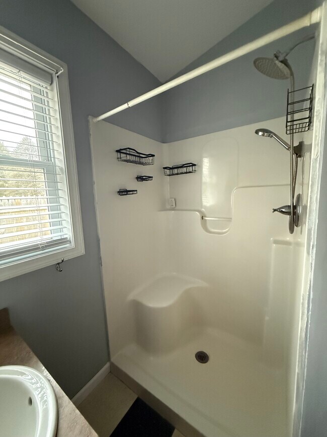 Building Photo - 158 Lake Hayward Rd